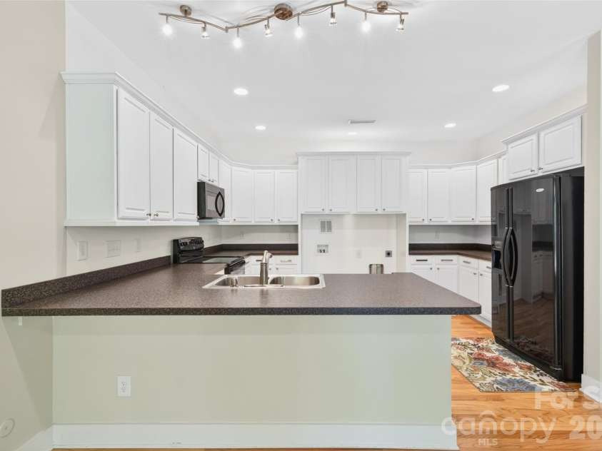 125 Pomeroy Road, Mooresville, NC 28117.  MLS# CAR4378869, YatesRealty ID 20213. Lower level FULL kitchen