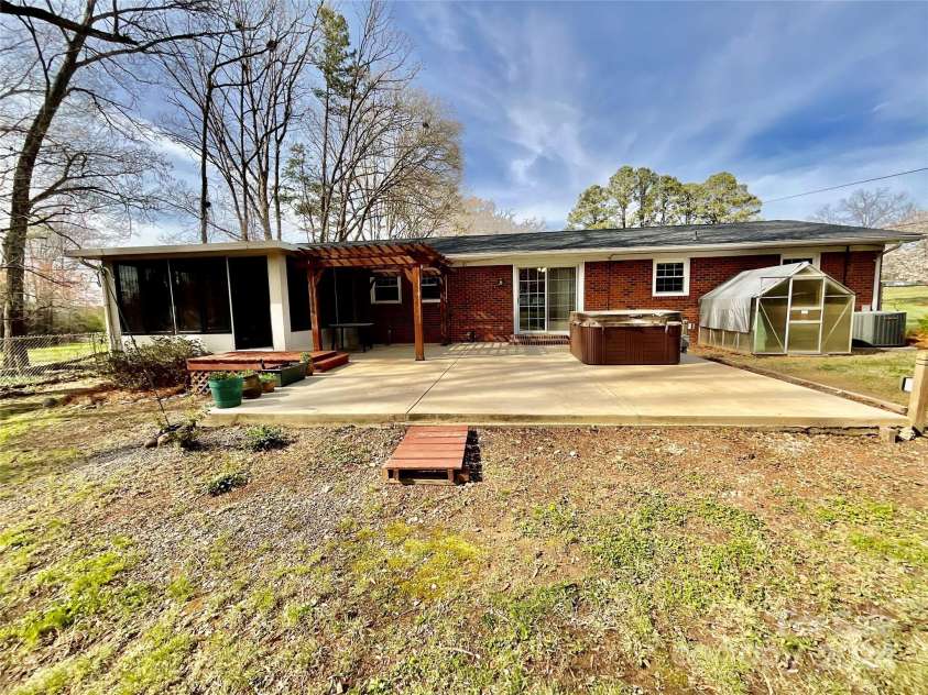 1960 Monza Drive, Albemarle, NC 28001.  MLS# CAR4122977, YatesRealty ID 20213. 