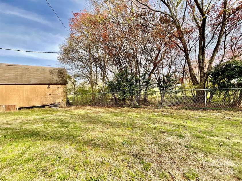 1960 Monza Drive, Albemarle, NC 28001.  MLS# CAR4122977, YatesRealty ID 20213. 