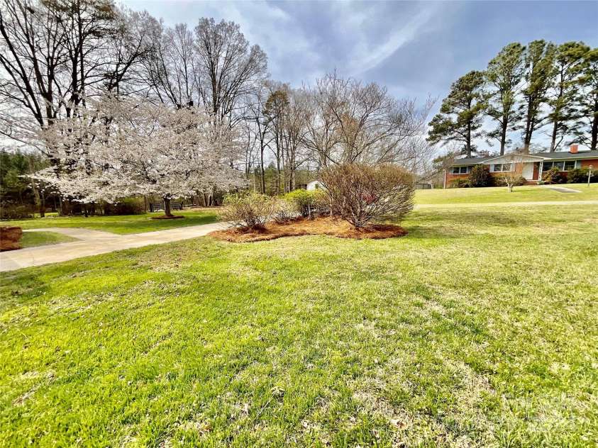 1960 Monza Drive, Albemarle, NC 28001.  MLS# CAR4122977, YatesRealty ID 20213. 