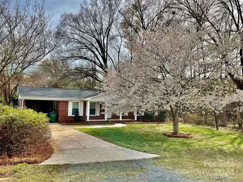 1960 Monza Drive, Albemarle, NC 28001.  MLS# CAR4122977, YatesRealty ID 20213. 