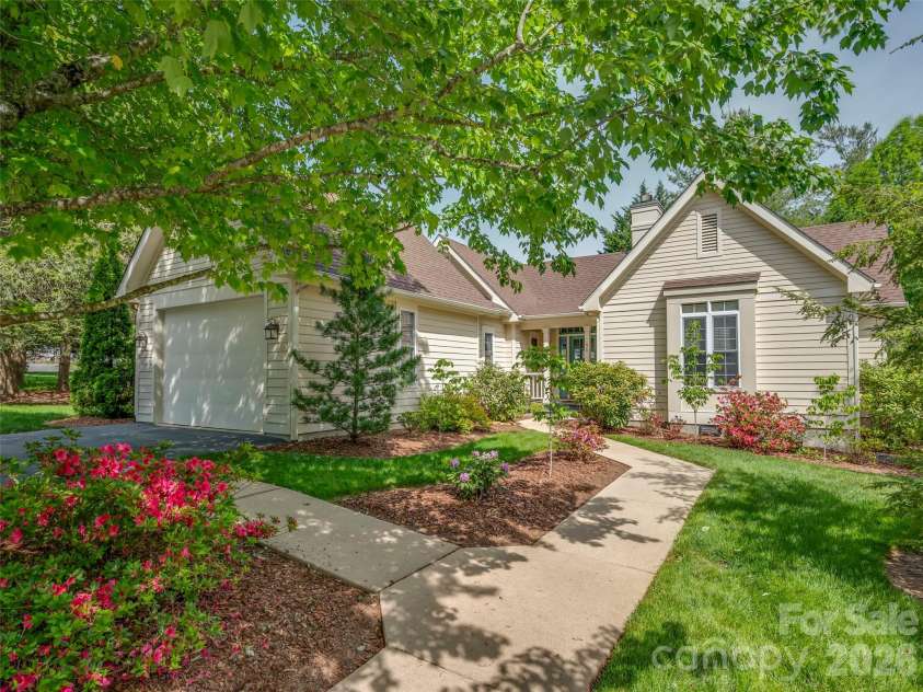 90 Dunroy Drive, Hendersonville, NC 28739.  MLS# CAR4378915, YatesRealty ID 20214. 