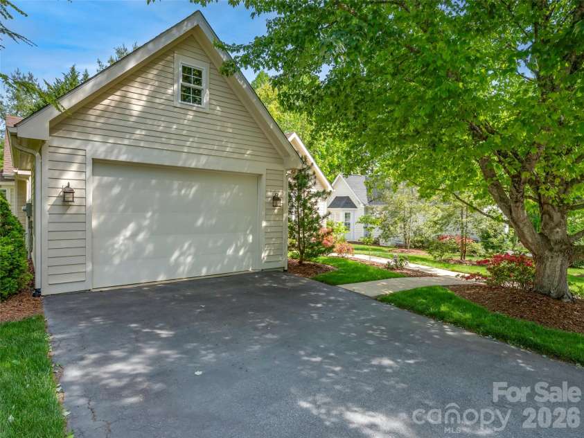 90 Dunroy Drive, Hendersonville, NC 28739.  MLS# CAR4378915, YatesRealty ID 20214. 