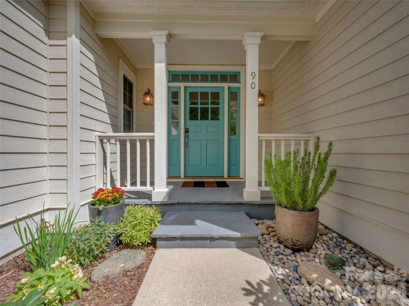 90 Dunroy Drive, Hendersonville, NC 28739.  MLS# CAR4378915, YatesRealty ID 20214. 
