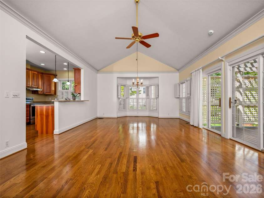 90 Dunroy Drive, Hendersonville, NC 28739.  MLS# CAR4378915, YatesRealty ID 20214. 