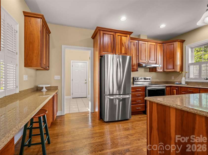 90 Dunroy Drive, Hendersonville, NC 28739.  MLS# CAR4378915, YatesRealty ID 20214. 