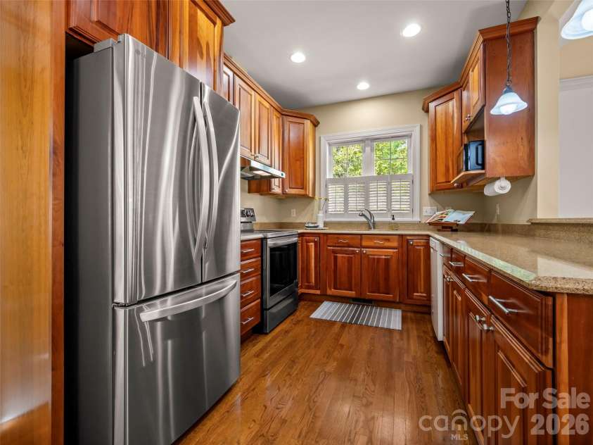 90 Dunroy Drive, Hendersonville, NC 28739.  MLS# CAR4378915, YatesRealty ID 20214. 