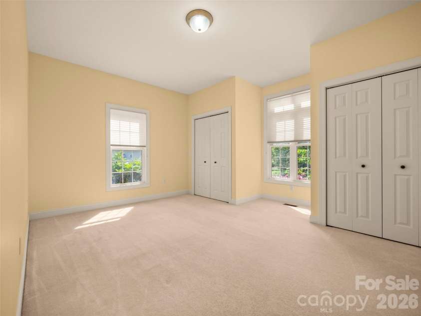 90 Dunroy Drive, Hendersonville, NC 28739.  MLS# CAR4378915, YatesRealty ID 20214. 