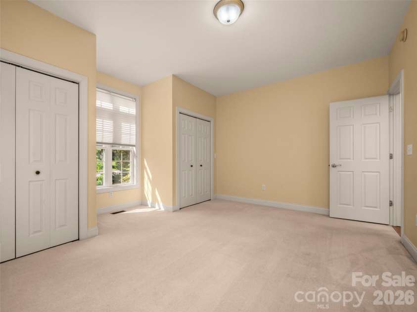 90 Dunroy Drive, Hendersonville, NC 28739.  MLS# CAR4378915, YatesRealty ID 20214. 