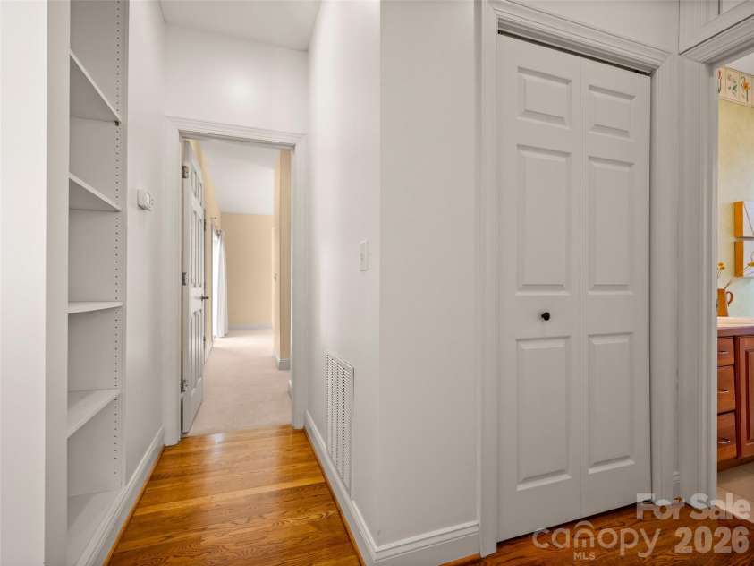 90 Dunroy Drive, Hendersonville, NC 28739.  MLS# CAR4378915, YatesRealty ID 20214. 