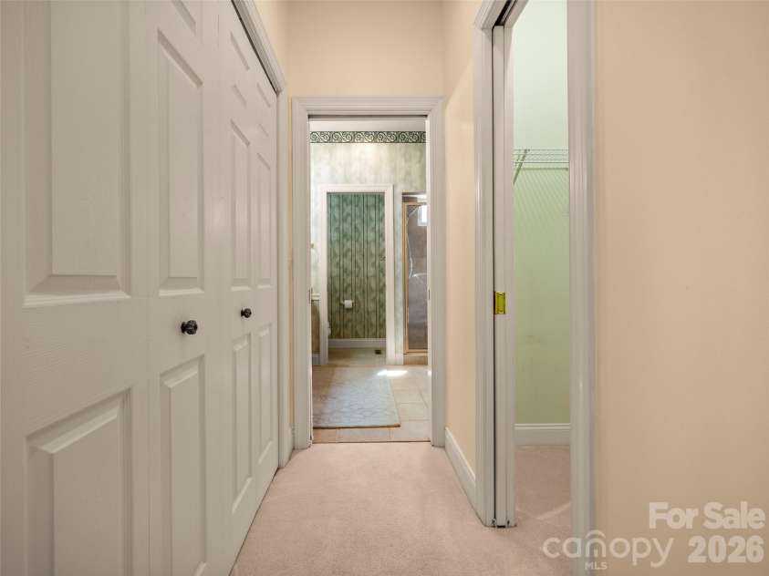 90 Dunroy Drive, Hendersonville, NC 28739.  MLS# CAR4378915, YatesRealty ID 20214. 