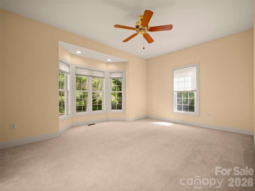 90 Dunroy Drive, Hendersonville, NC 28739.  MLS# CAR4378915, YatesRealty ID 20214. 