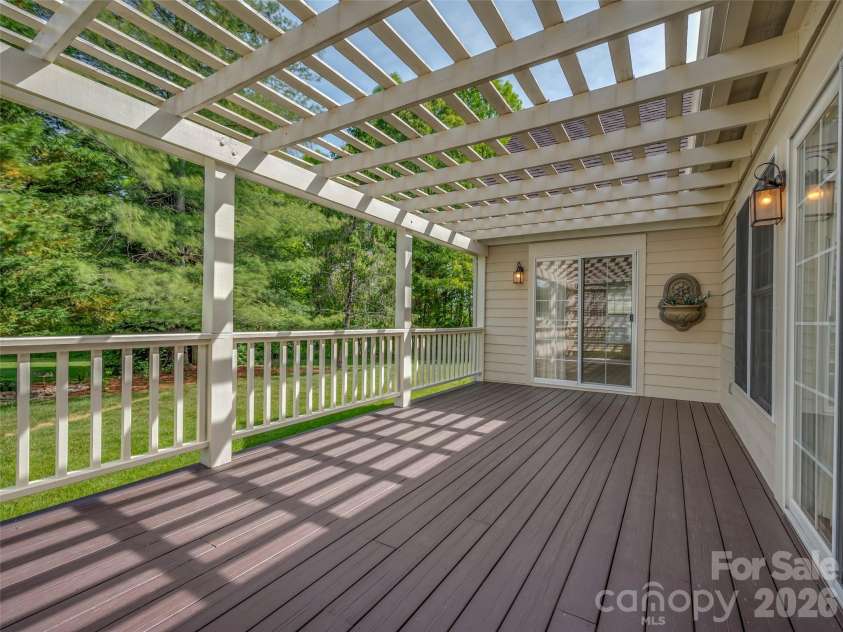 90 Dunroy Drive, Hendersonville, NC 28739.  MLS# CAR4378915, YatesRealty ID 20214. 