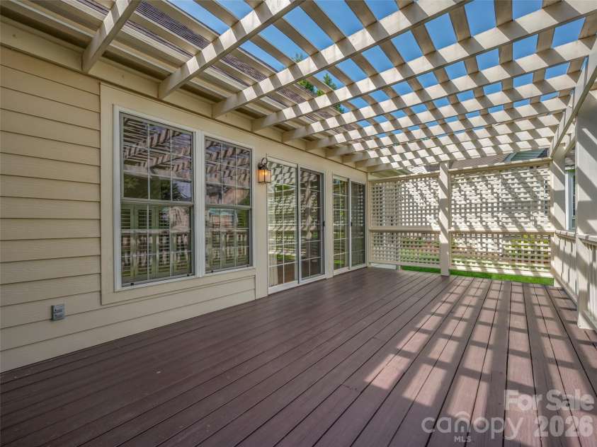 90 Dunroy Drive, Hendersonville, NC 28739.  MLS# CAR4378915, YatesRealty ID 20214. 