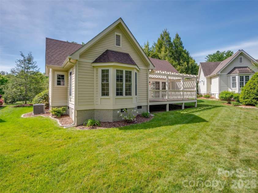 90 Dunroy Drive, Hendersonville, NC 28739.  MLS# CAR4378915, YatesRealty ID 20214. 