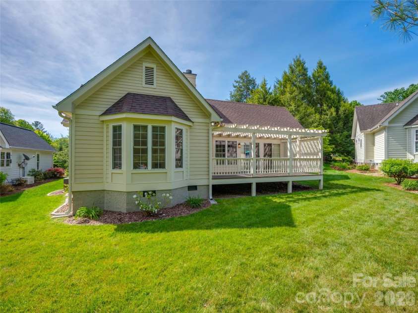 90 Dunroy Drive, Hendersonville, NC 28739.  MLS# CAR4378915, YatesRealty ID 20214. 