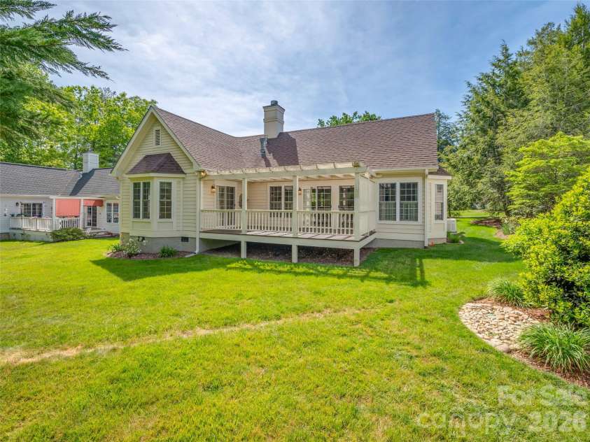 90 Dunroy Drive, Hendersonville, NC 28739.  MLS# CAR4378915, YatesRealty ID 20214. 
