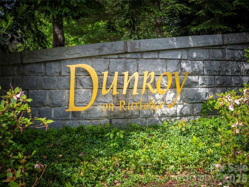 90 Dunroy Drive, Hendersonville, NC 28739.  MLS# CAR4378915, YatesRealty ID 20214. 