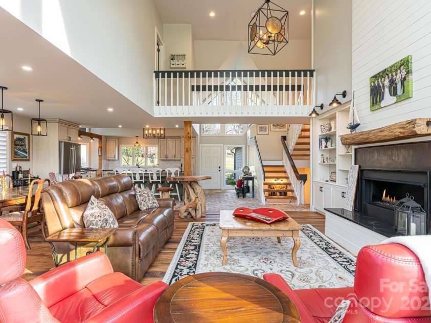 155 Winding Meadows Drive, Flat Rock, NC 28731.  MLS# CAR4238602, YatesRealty ID 20216. 