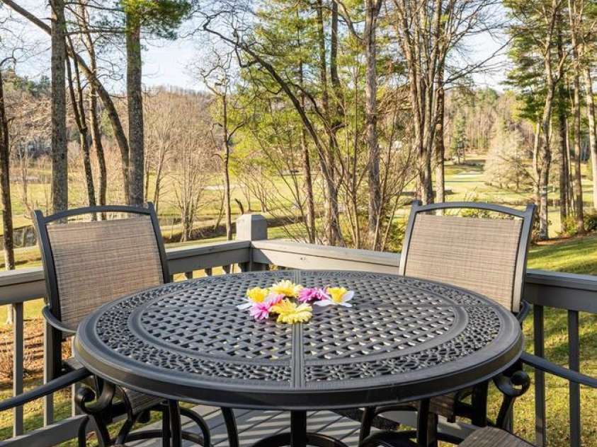 155 Winding Meadows Drive, Flat Rock, NC 28731.  MLS# CAR4238602, YatesRealty ID 20216. 