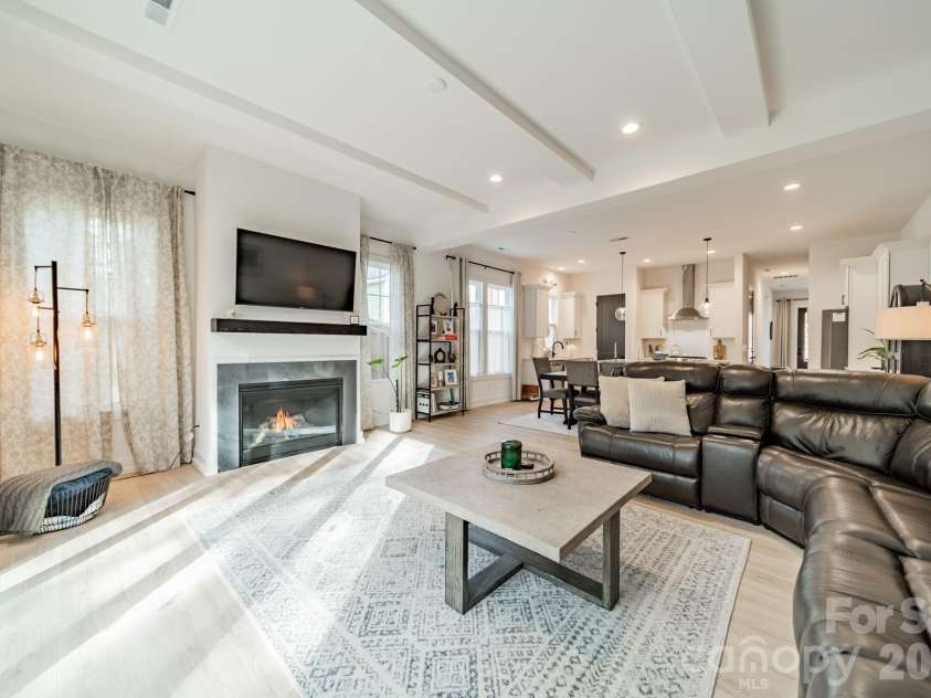 608 Ambassador Street, Charlotte, NC 28208.  MLS# CAR4342257, YatesRealty ID 20217. Family Room