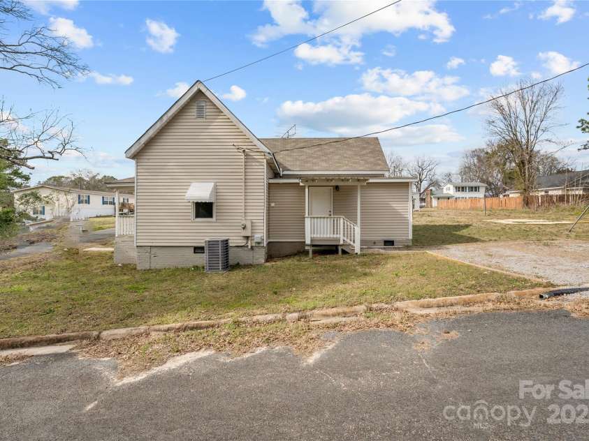 100 Lear Street, Rockingham, NC 28379.  MLS# CAR4223540, YatesRealty ID 2022. Covered side porch and driveway
