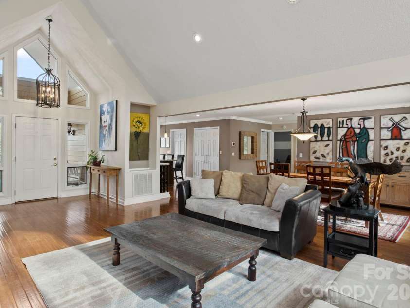 122 Broadmoor Drive, Flat Rock, NC 28731.  MLS# CAR4335067, YatesRealty ID 2022. 