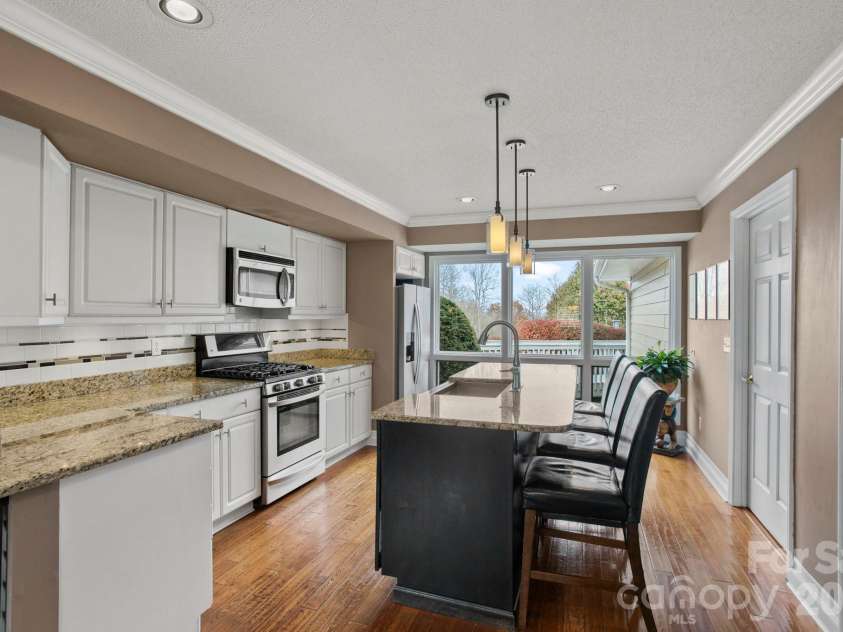 122 Broadmoor Drive, Flat Rock, NC 28731.  MLS# CAR4335067, YatesRealty ID 2022. 