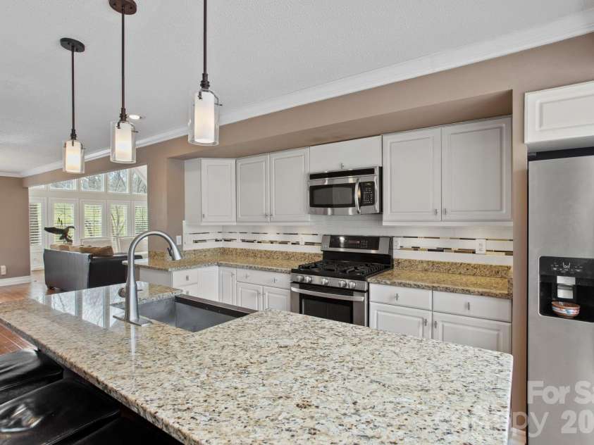 122 Broadmoor Drive, Flat Rock, NC 28731.  MLS# CAR4335067, YatesRealty ID 2022. 