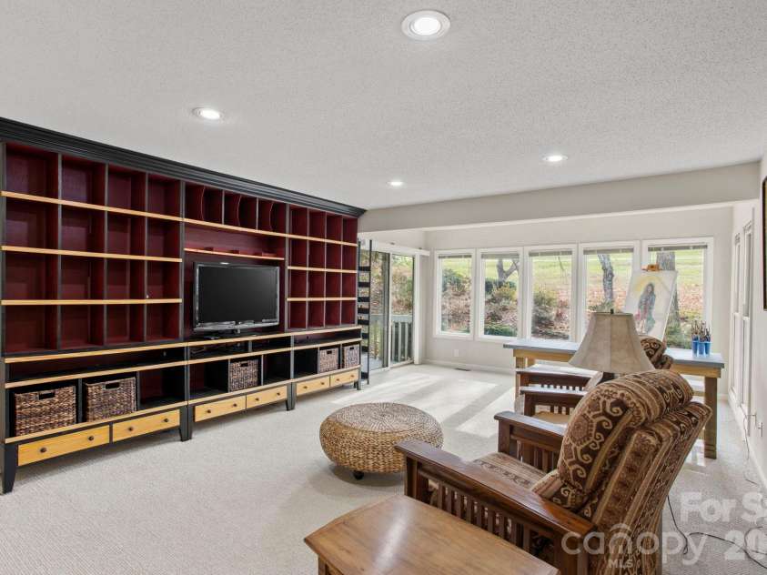 122 Broadmoor Drive, Flat Rock, NC 28731.  MLS# CAR4335067, YatesRealty ID 2022. 