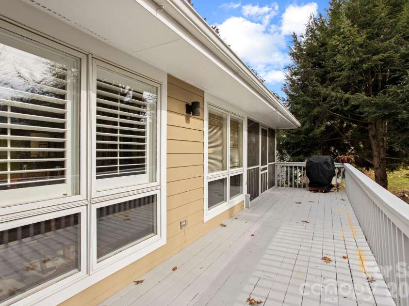 122 Broadmoor Drive, Flat Rock, NC 28731.  MLS# CAR4335067, YatesRealty ID 2022. 