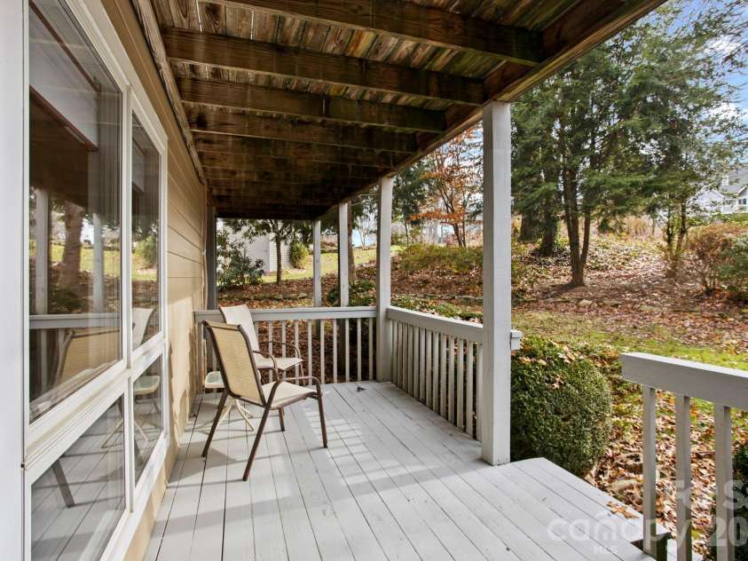 122 Broadmoor Drive, Flat Rock, NC 28731.  MLS# CAR4335067, YatesRealty ID 2022. 