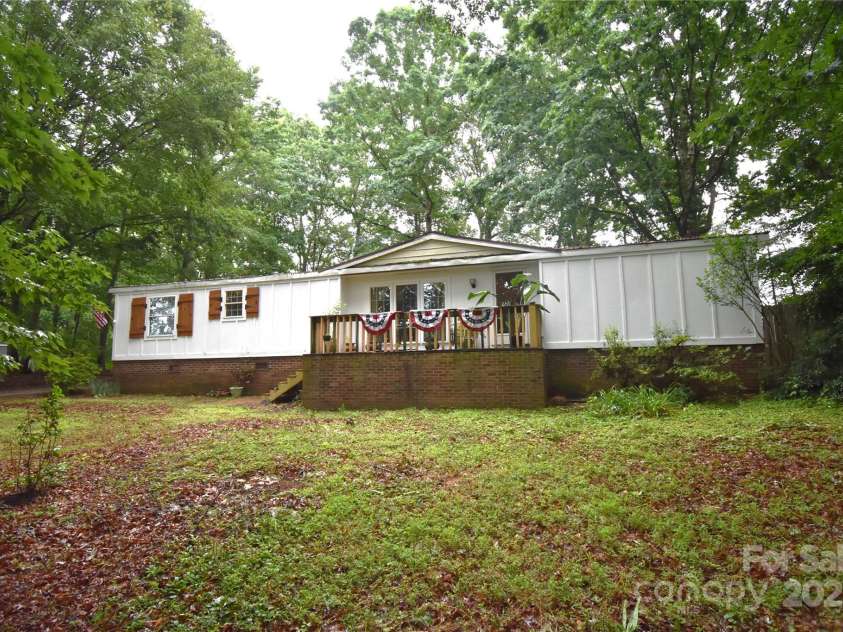 1789 Paris Drive, Conover, NC 28613.  MLS# CAR4263966, YatesRealty ID 20220. 