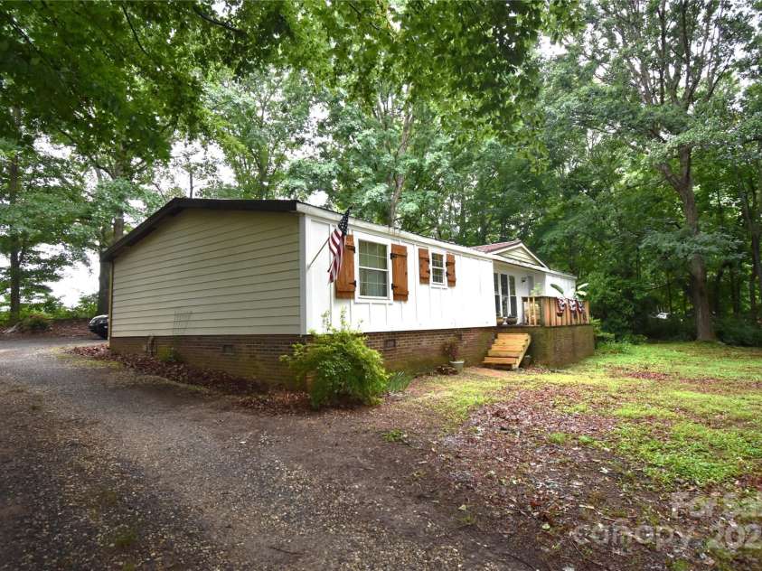 1789 Paris Drive, Conover, NC 28613.  MLS# CAR4263966, YatesRealty ID 20220. 