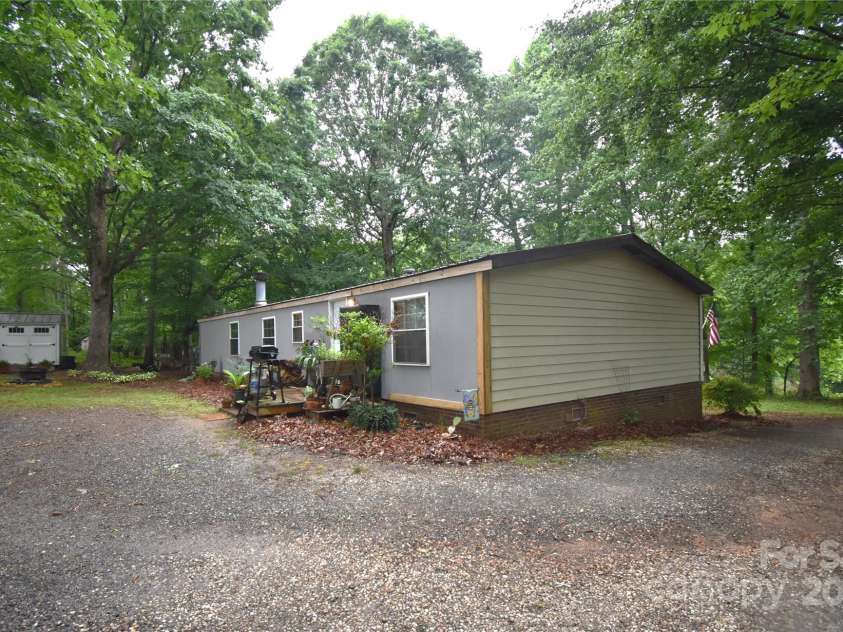 1789 Paris Drive, Conover, NC 28613.  MLS# CAR4263966, YatesRealty ID 20220. 