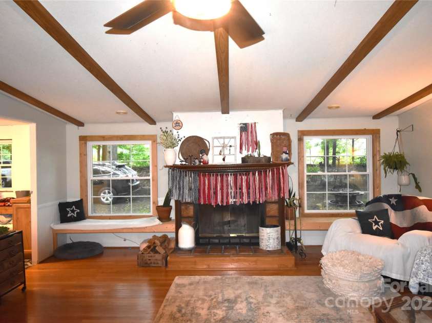 1789 Paris Drive, Conover, NC 28613.  MLS# CAR4263966, YatesRealty ID 20220. 