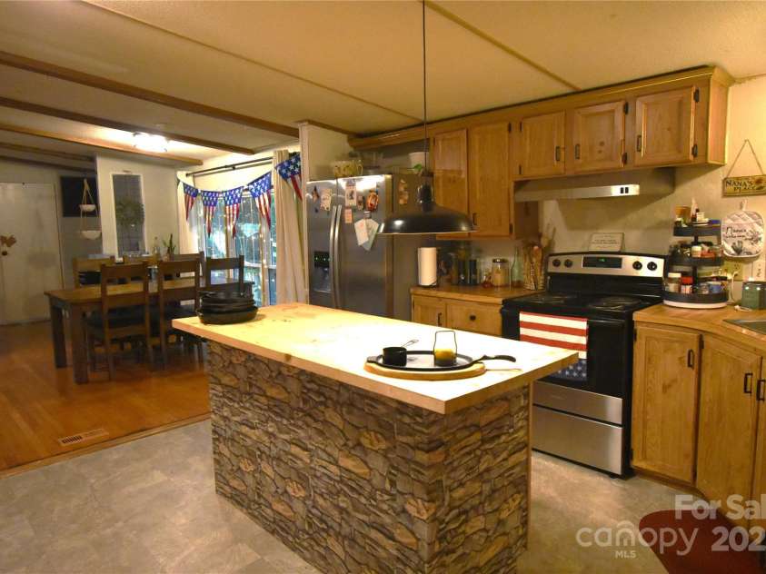 1789 Paris Drive, Conover, NC 28613.  MLS# CAR4263966, YatesRealty ID 20220. 