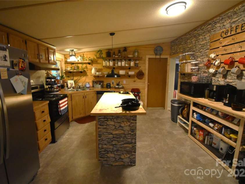 1789 Paris Drive, Conover, NC 28613.  MLS# CAR4263966, YatesRealty ID 20220. 