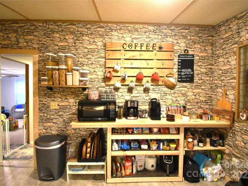 1789 Paris Drive, Conover, NC 28613.  MLS# CAR4263966, YatesRealty ID 20220. 