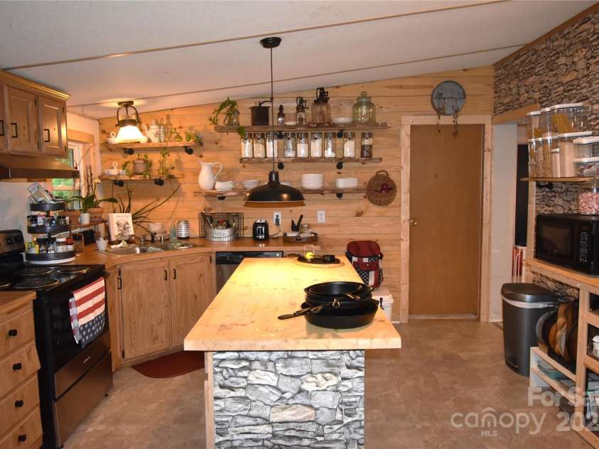 1789 Paris Drive, Conover, NC 28613.  MLS# CAR4263966, YatesRealty ID 20220. 