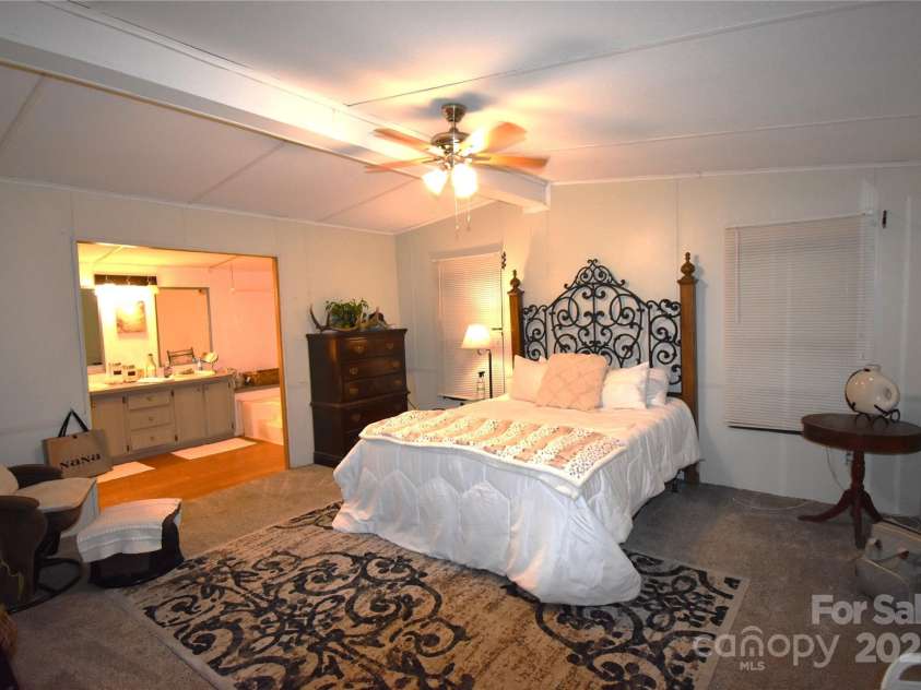 1789 Paris Drive, Conover, NC 28613.  MLS# CAR4263966, YatesRealty ID 20220. 