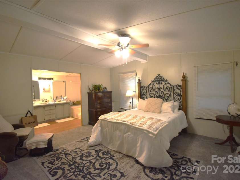 1789 Paris Drive, Conover, NC 28613.  MLS# CAR4263966, YatesRealty ID 20220. 