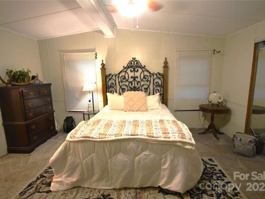 1789 Paris Drive, Conover, NC 28613.  MLS# CAR4263966, YatesRealty ID 20220. 