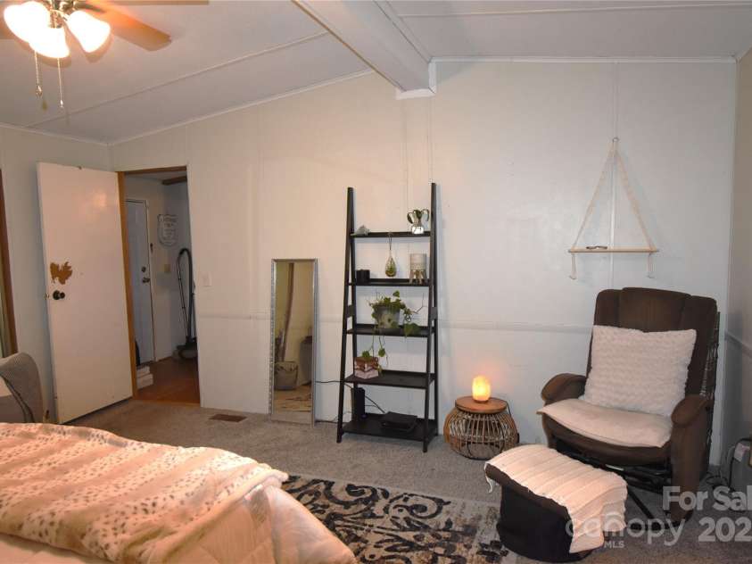 1789 Paris Drive, Conover, NC 28613.  MLS# CAR4263966, YatesRealty ID 20220. 