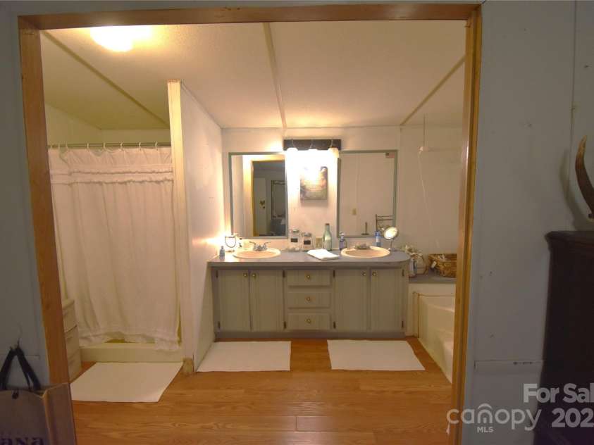 1789 Paris Drive, Conover, NC 28613.  MLS# CAR4263966, YatesRealty ID 20220. 