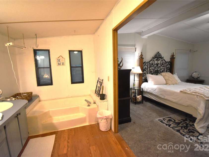 1789 Paris Drive, Conover, NC 28613.  MLS# CAR4263966, YatesRealty ID 20220. 