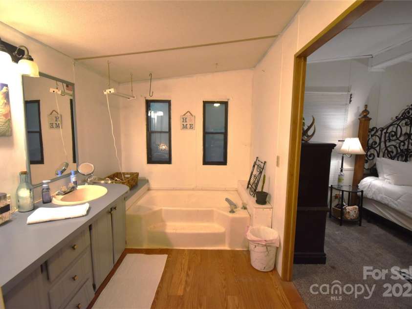 1789 Paris Drive, Conover, NC 28613.  MLS# CAR4263966, YatesRealty ID 20220. 