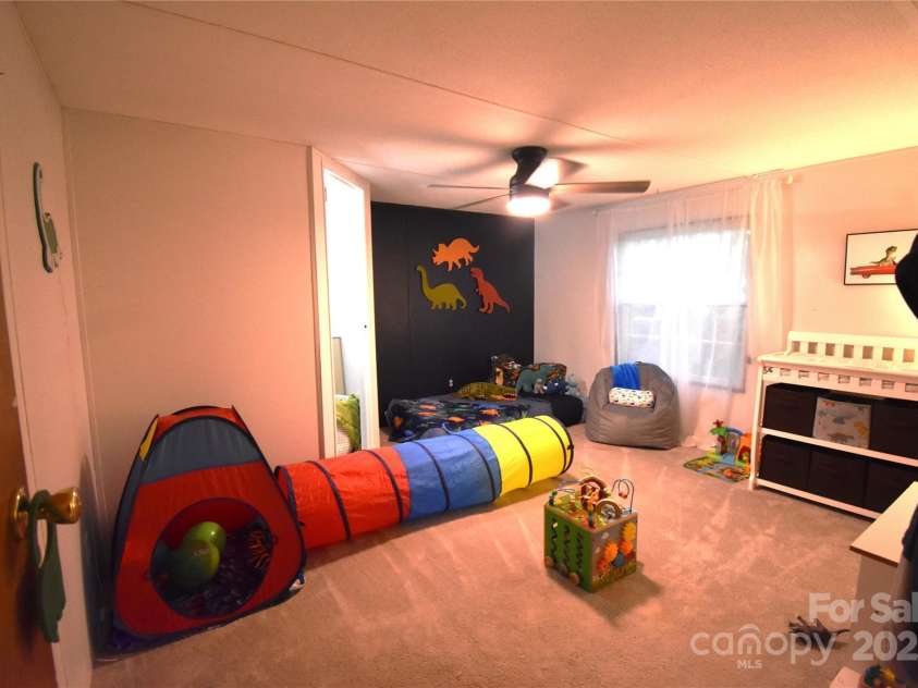 1789 Paris Drive, Conover, NC 28613.  MLS# CAR4263966, YatesRealty ID 20220. 