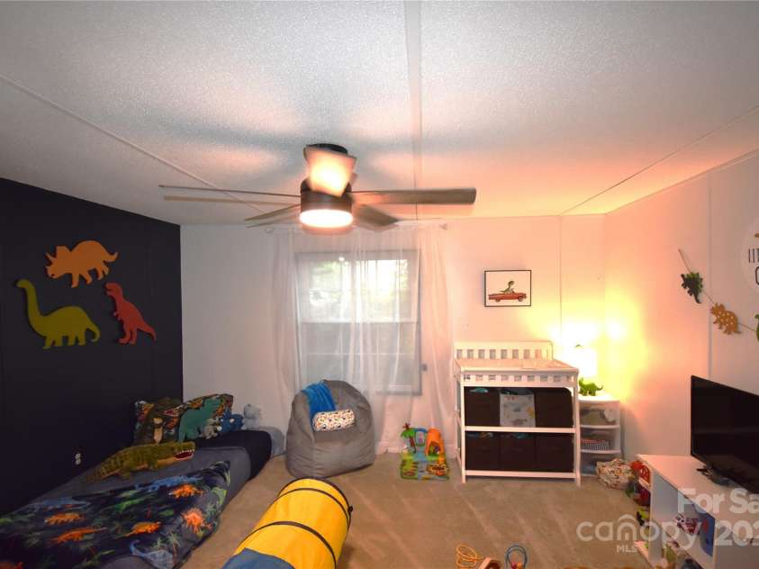 1789 Paris Drive, Conover, NC 28613.  MLS# CAR4263966, YatesRealty ID 20220. 