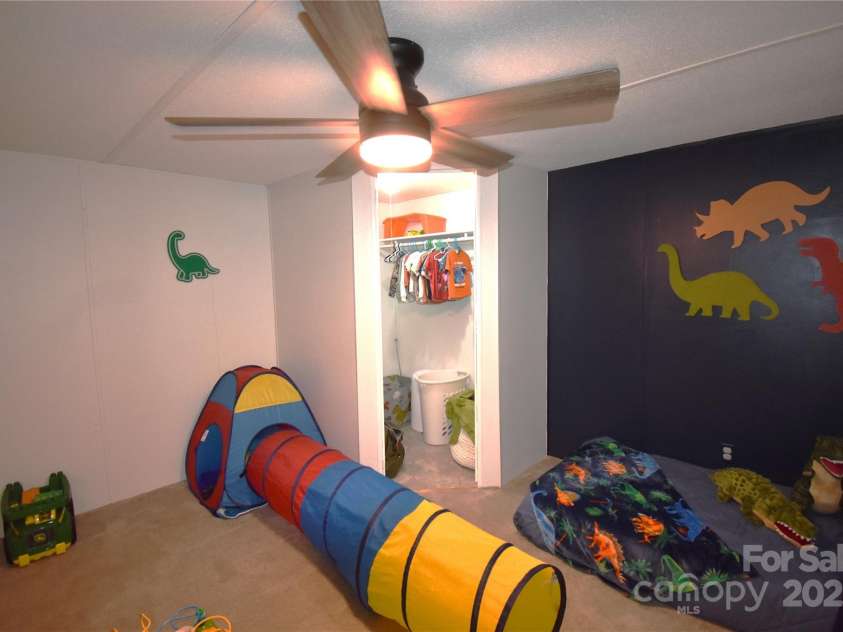 1789 Paris Drive, Conover, NC 28613.  MLS# CAR4263966, YatesRealty ID 20220. 